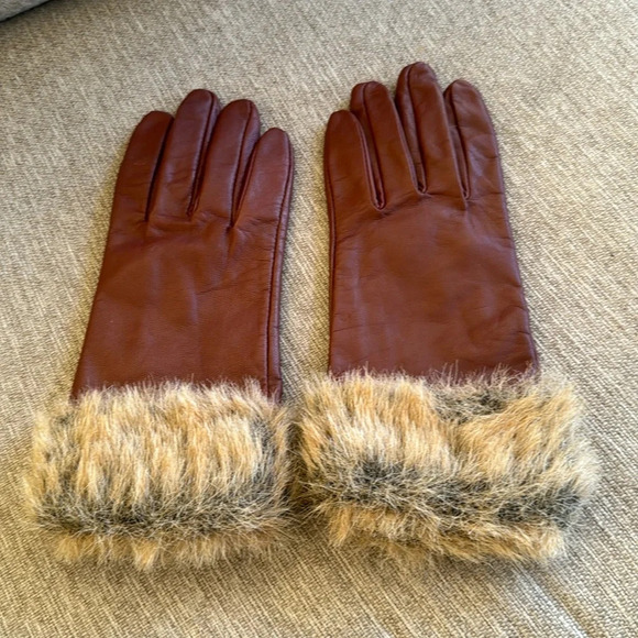 Brown leather gloves with faux fur fit like a large - Picture 1 of 6